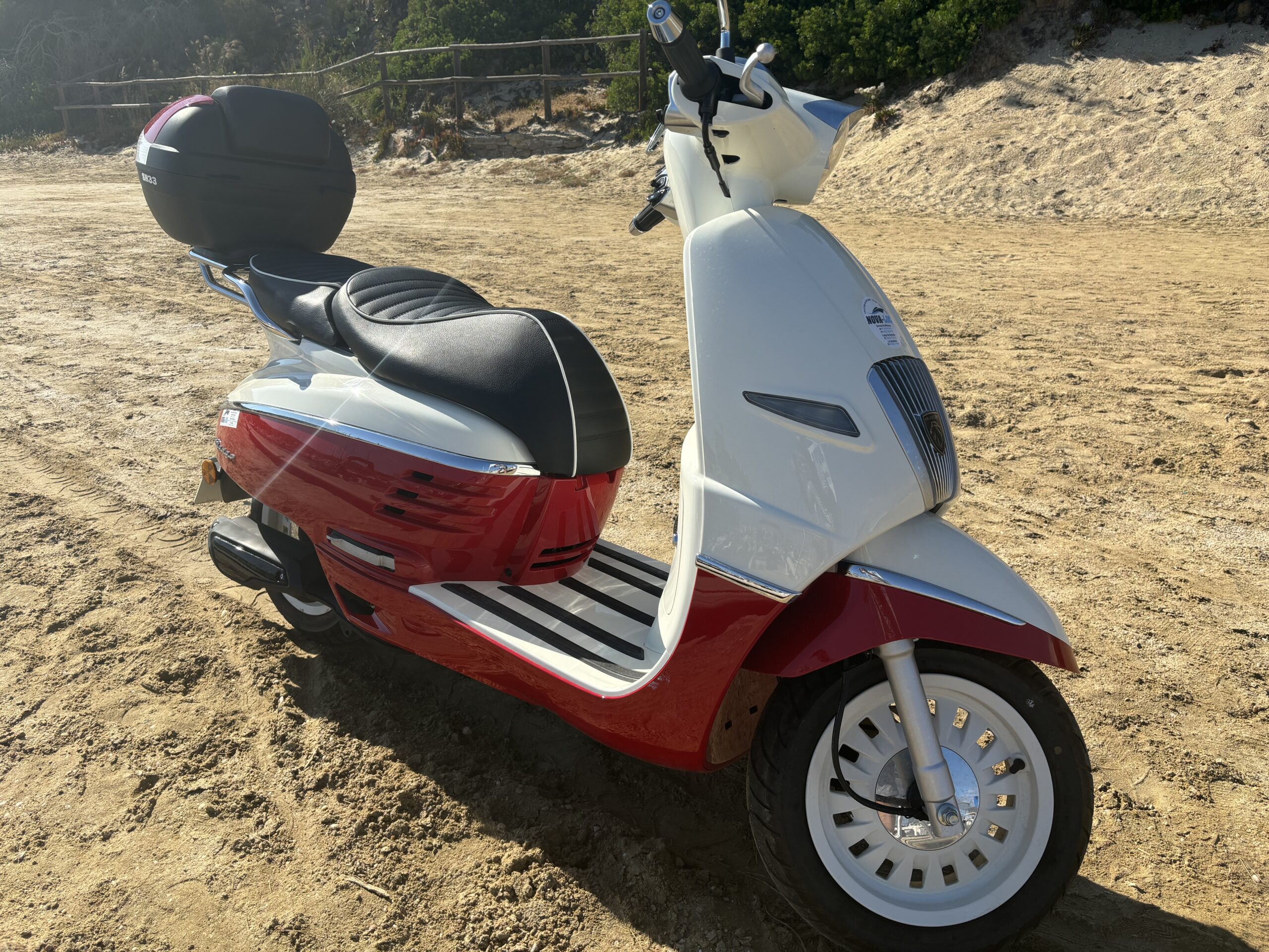 Scooter PEUGEOT DJANGO 50 avec top case